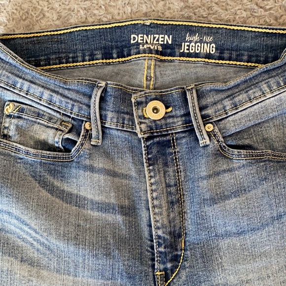 Levi’s High Rise Jegging - Picture 2 of 4